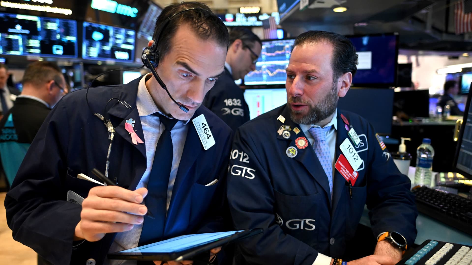 Featured image for Celebrity Conflicts and Corporate Highlights: A Weekend Recap