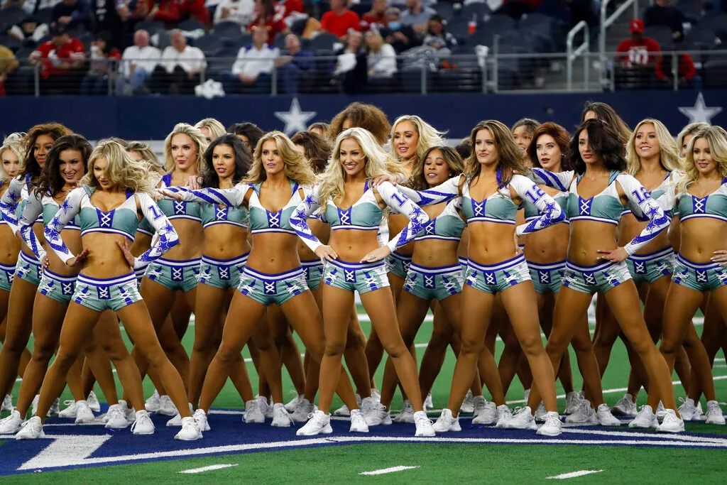 Featured image for Dallas Cowboys Cheerleaders Awarded 400% Pay Increase