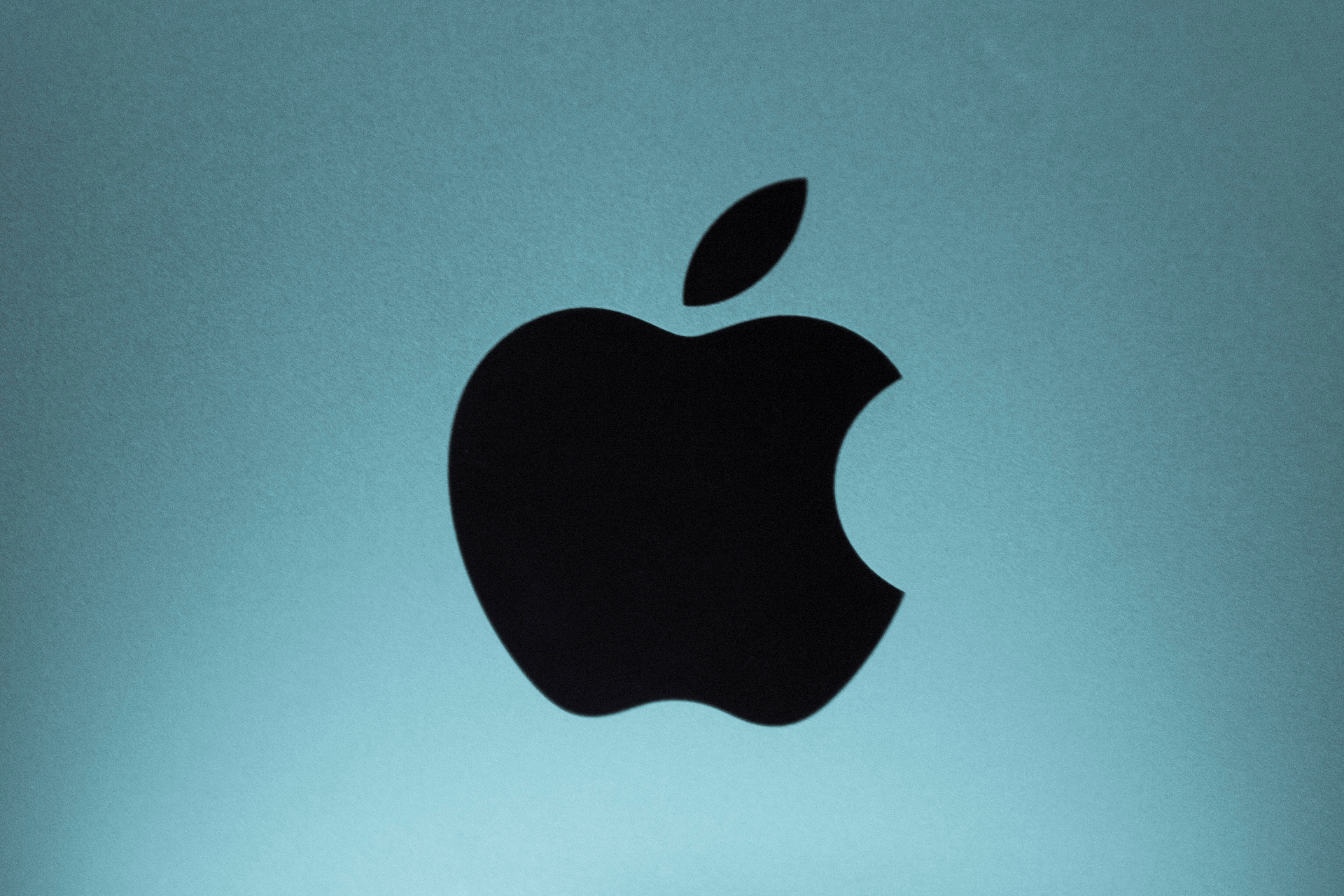 "Microsoft's Race to Overtake Apple as the World's Most Valuable Company"
