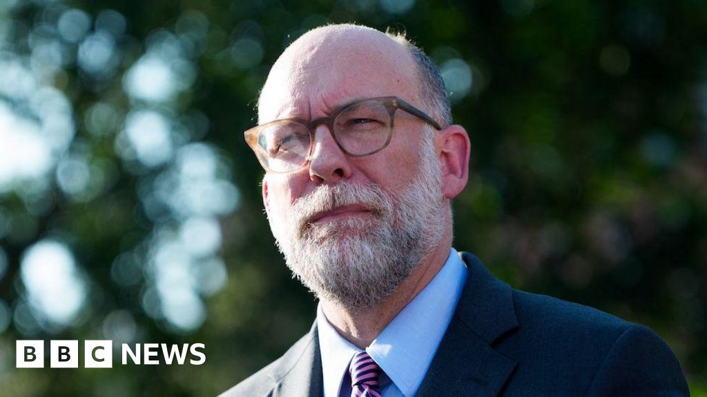 Featured image for Russ Vought's Role in Trump's Project 2025 and Political Tensions