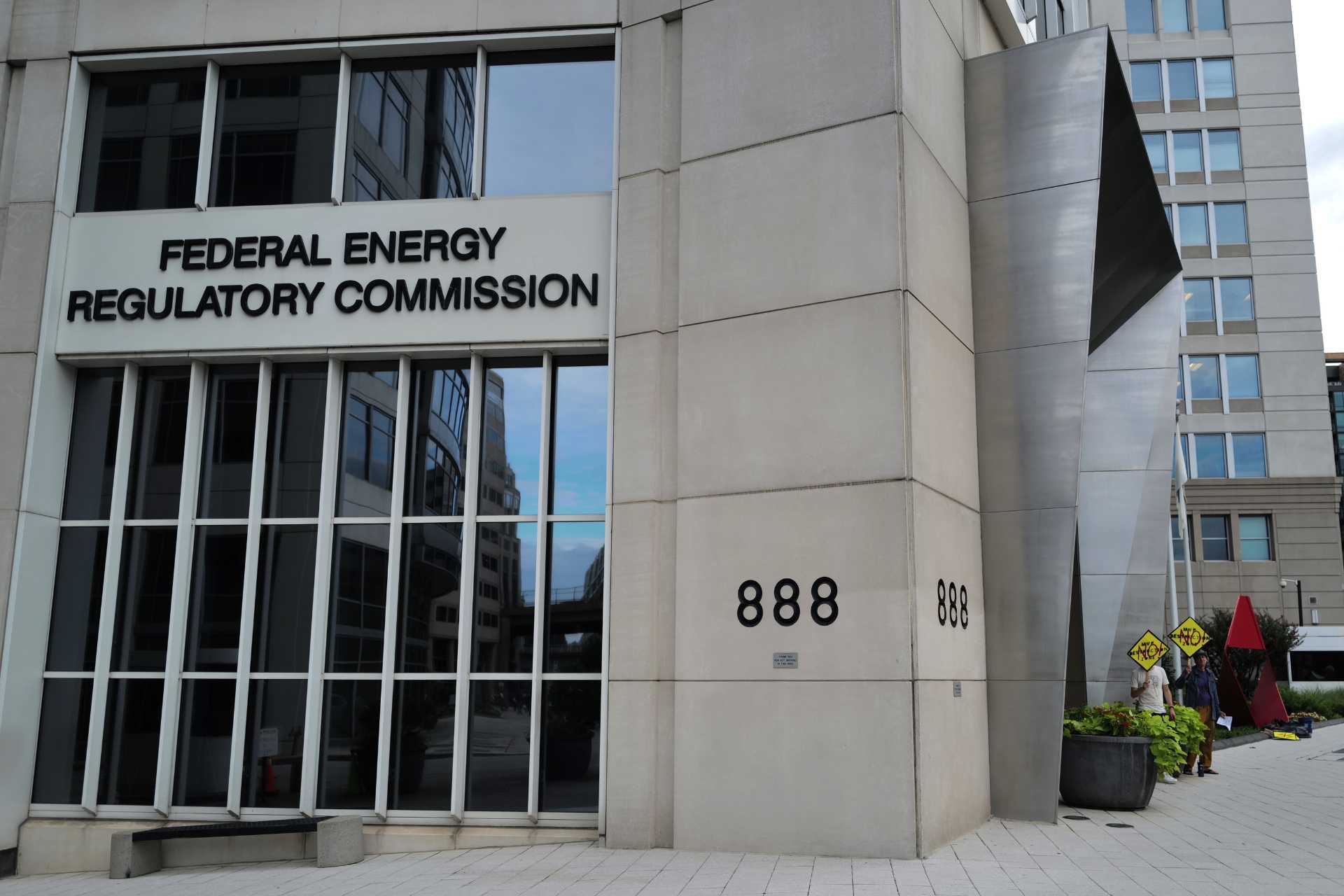Featured image for FERC and Federal Agencies Accelerate Power and Data Center Grid Connections