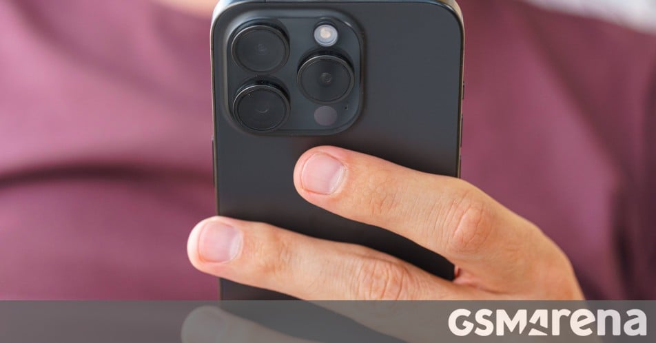 Featured image for "Analyst Kuo Predicts Up to 15% Decline in iPhone Shipments for 2024"