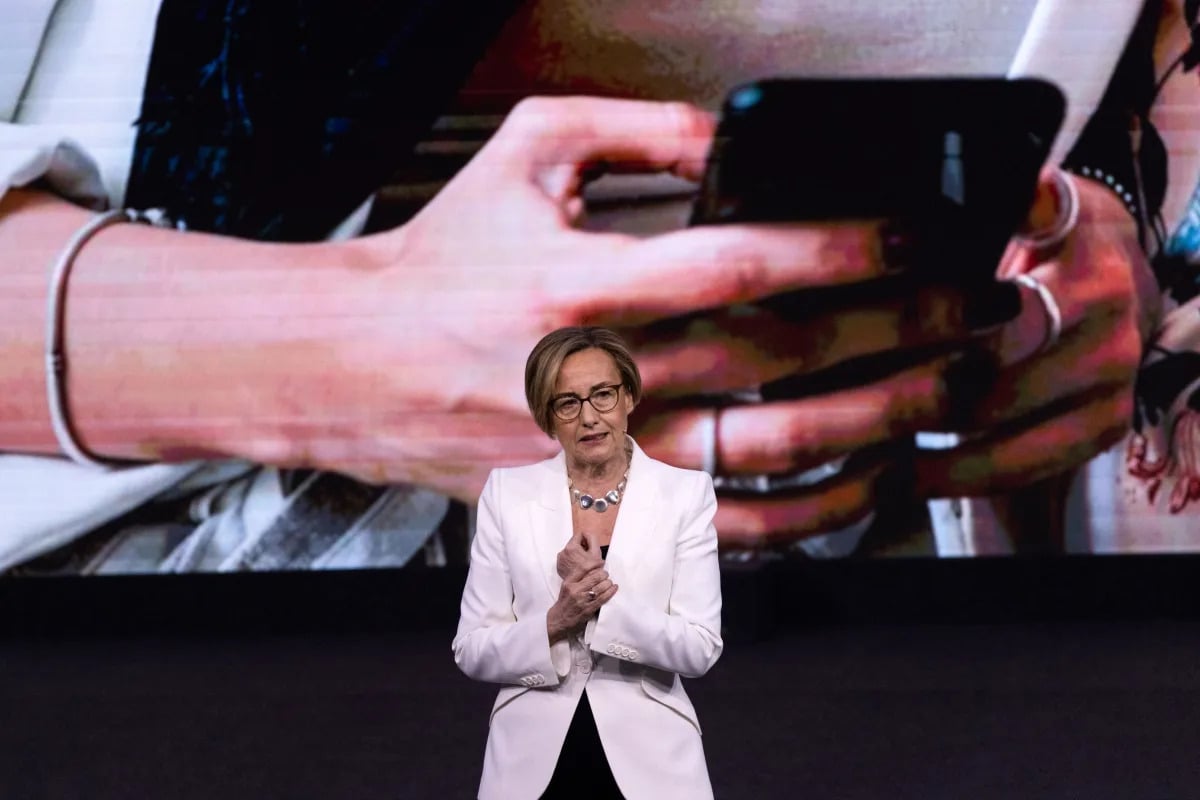 Featured image for "Vodafone Completes €8 Billion Italy Deal and Buyback, Wrapping Up Overhaul"