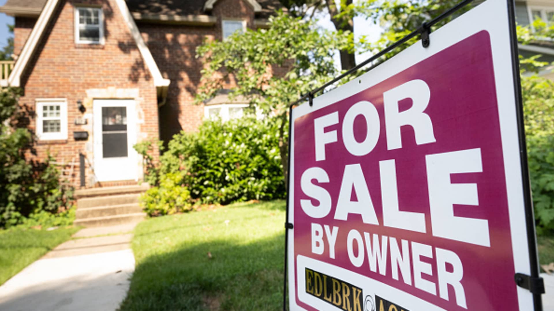 US Mortgage Market: Demand Drops to Lowest Level in 24 Years, Goldman Sachs Raises Rate Forecast