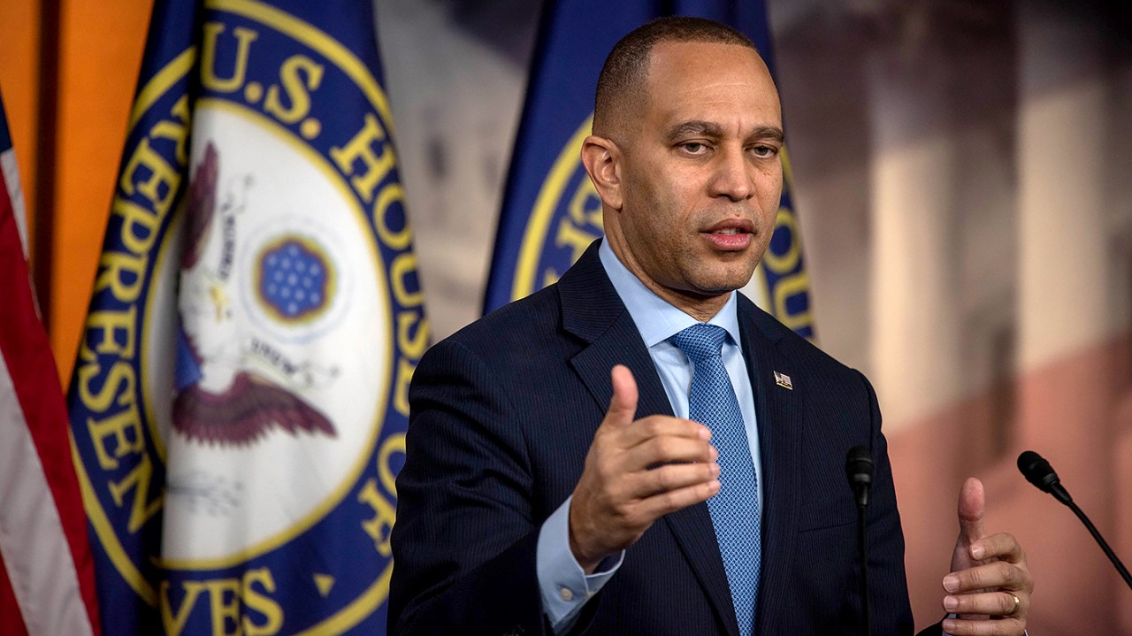 Jeffries criticizes McCarthy and Weaponization Committee in Trump probe.