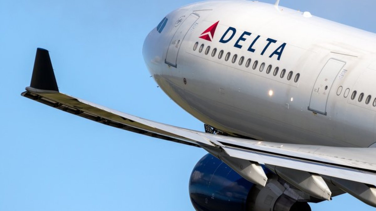 Featured image for Delta Flight Returns to Boston Due to Anonymous Threats, Passenger Removed