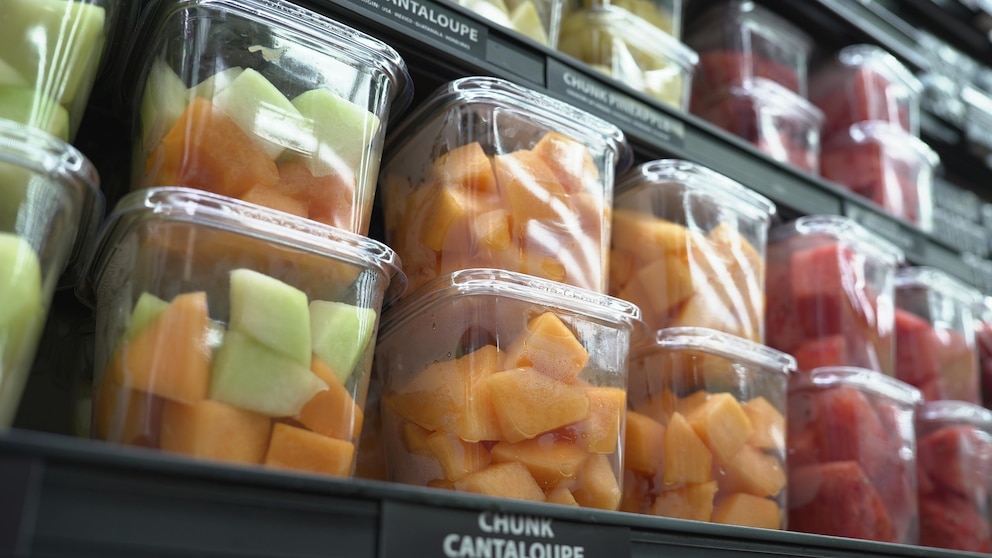 Featured image for Deadly Salmonella Outbreak: Cantaloupes Linked to Multiple Deaths and Illnesses