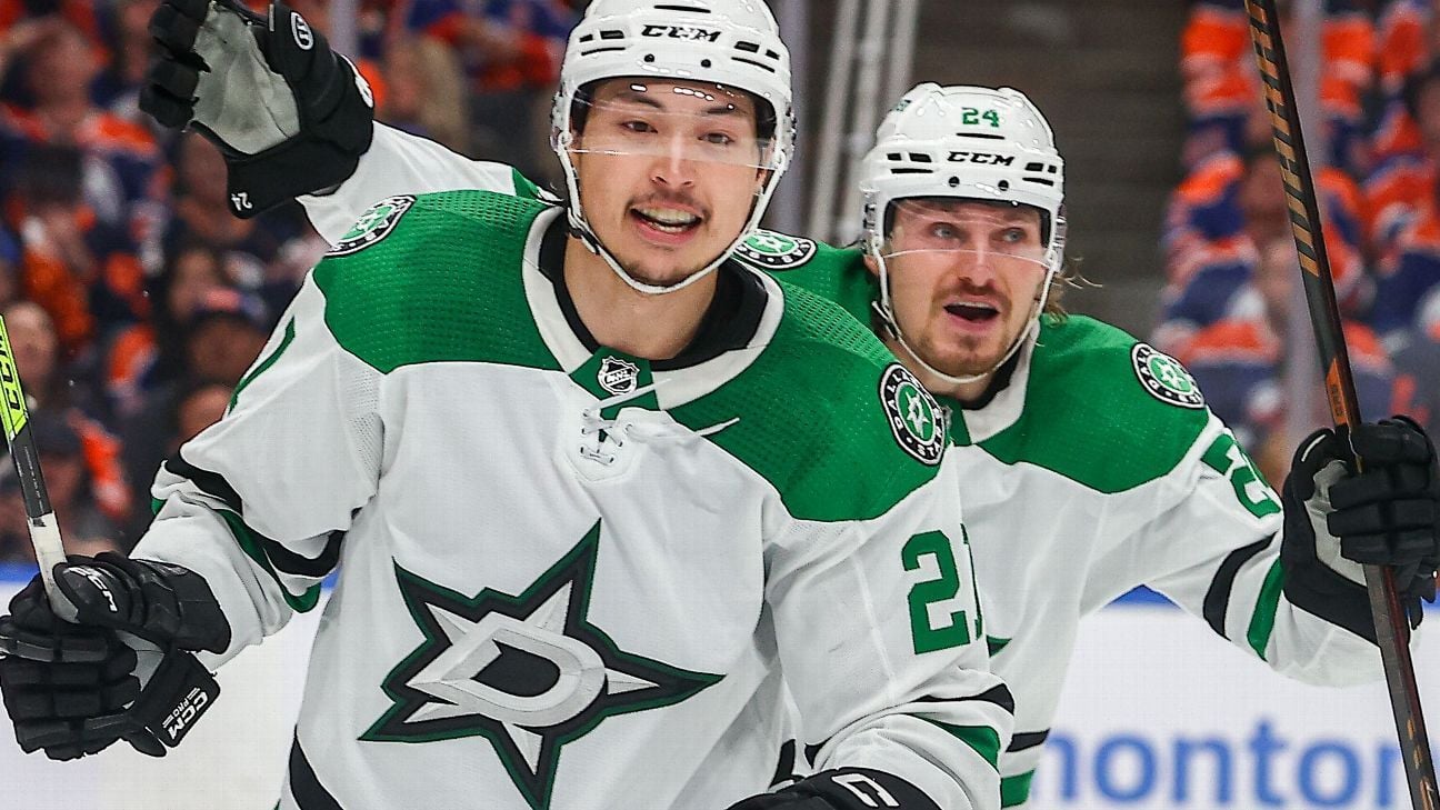 Featured image for Robertson's Hat Trick Leads Stars to Game 3 Victory Over Oilers