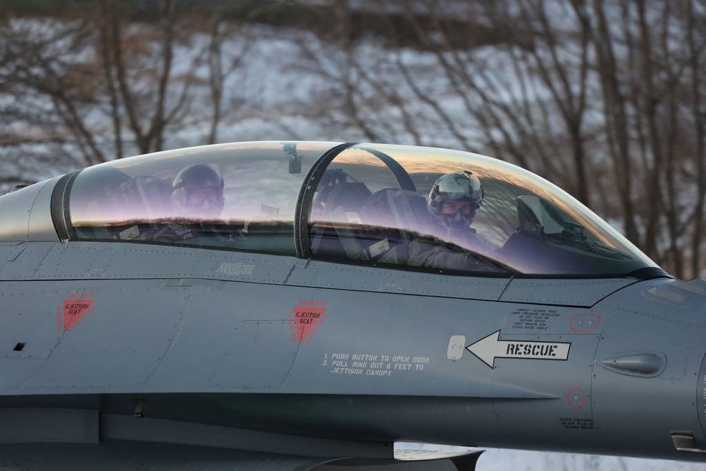 "Putin Warns of Consequences for F-16s in Western Air Bases"