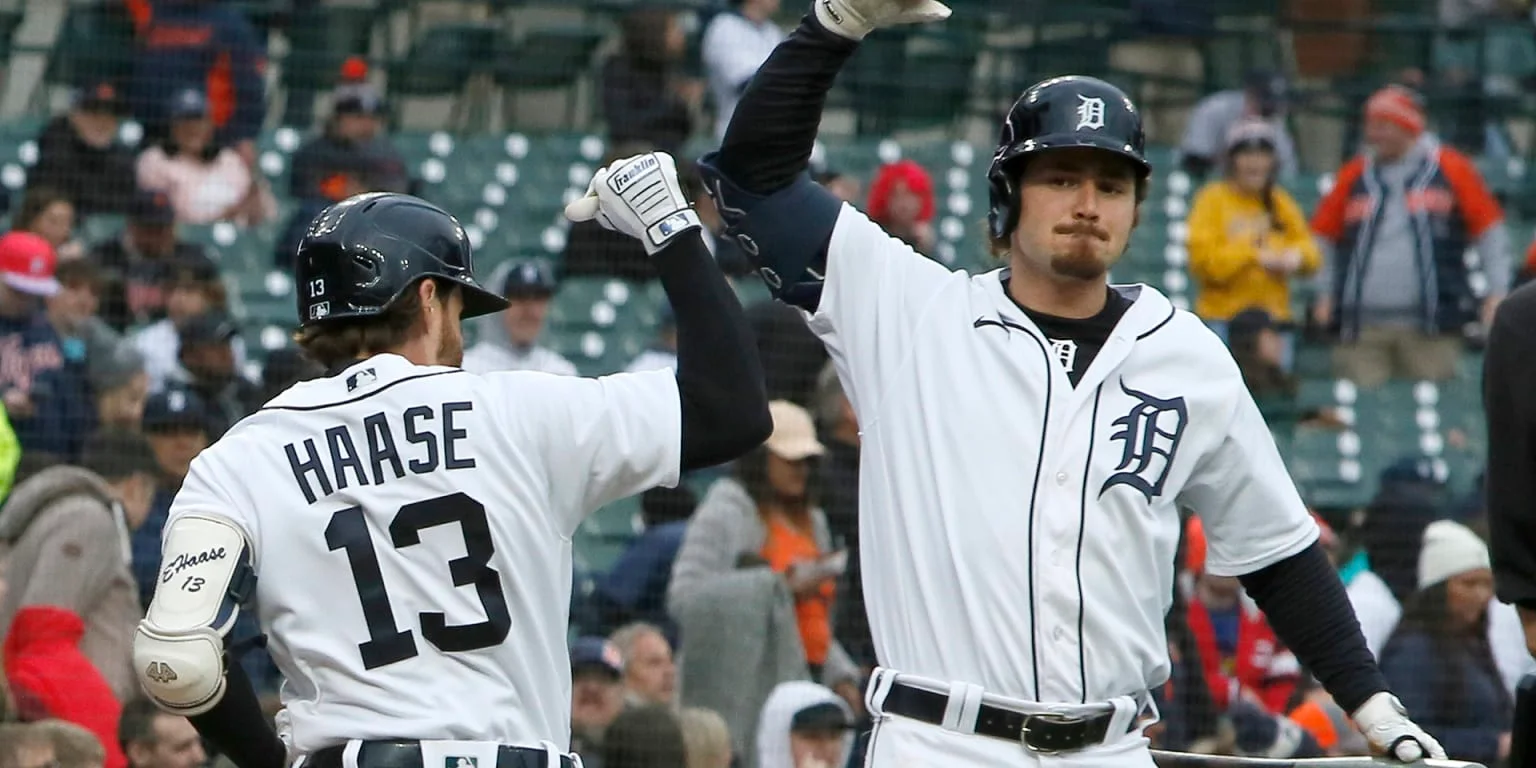 Max Scherzer struggles in return from suspension, Tigers sweep Mets.