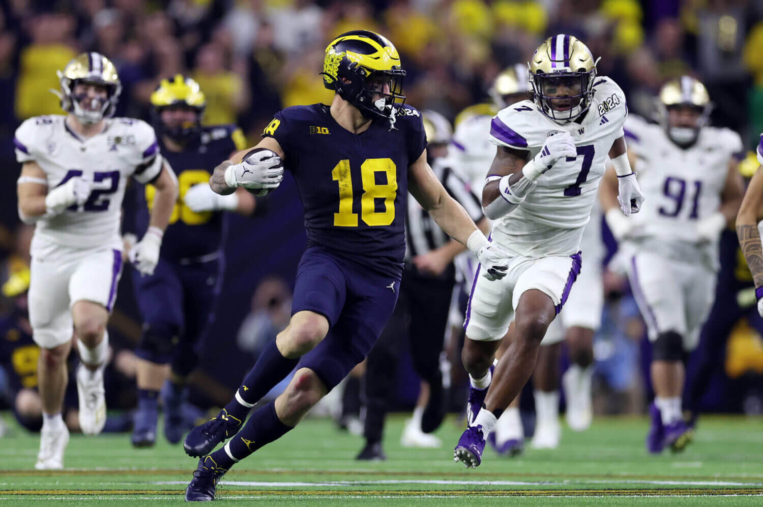 Featured image for "Redefining College Football: The Potential Impact of an 80-Team 'Super League'"