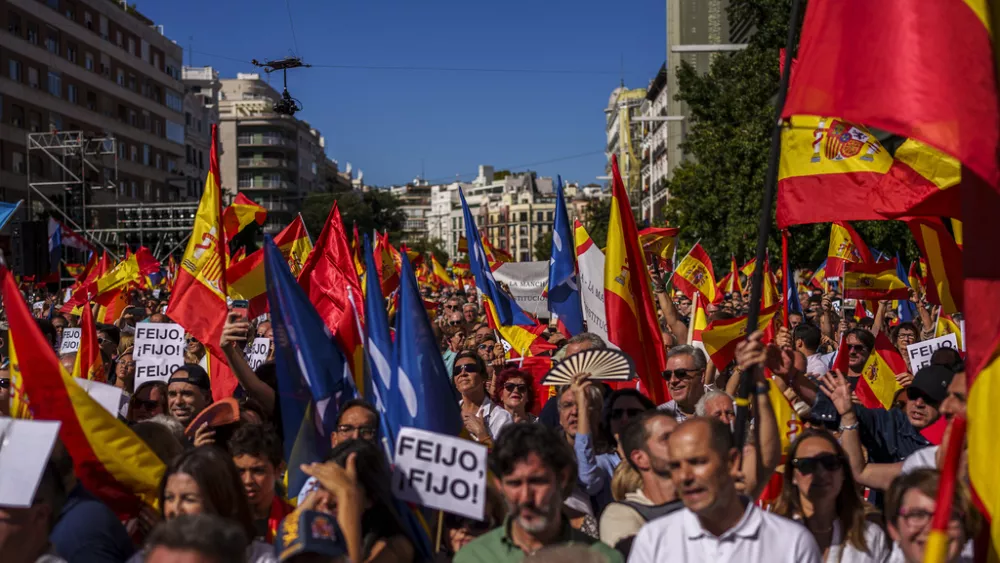 "Spanish People's Party Supporters Protest Catalan Amnesty Bill"