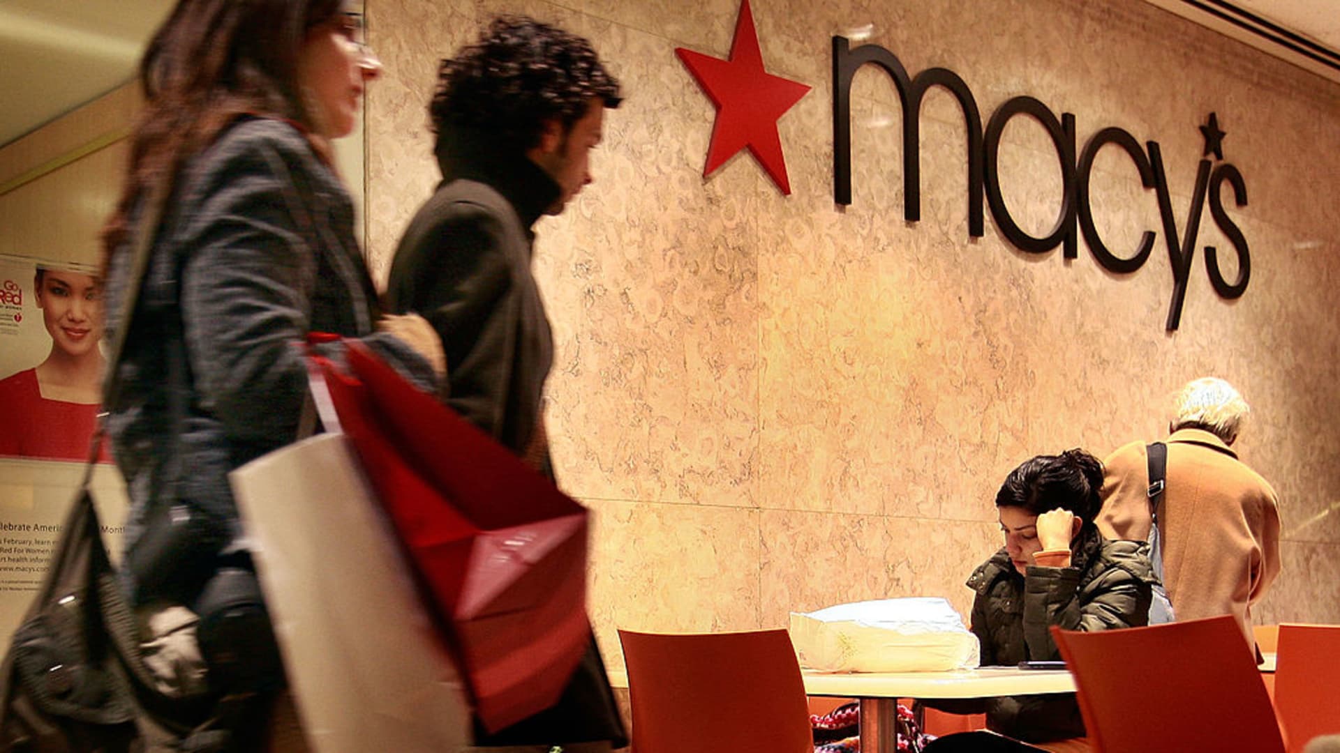 Macy's Beats Earnings, Raises Full-Year Guidance Amid Mixed Sales