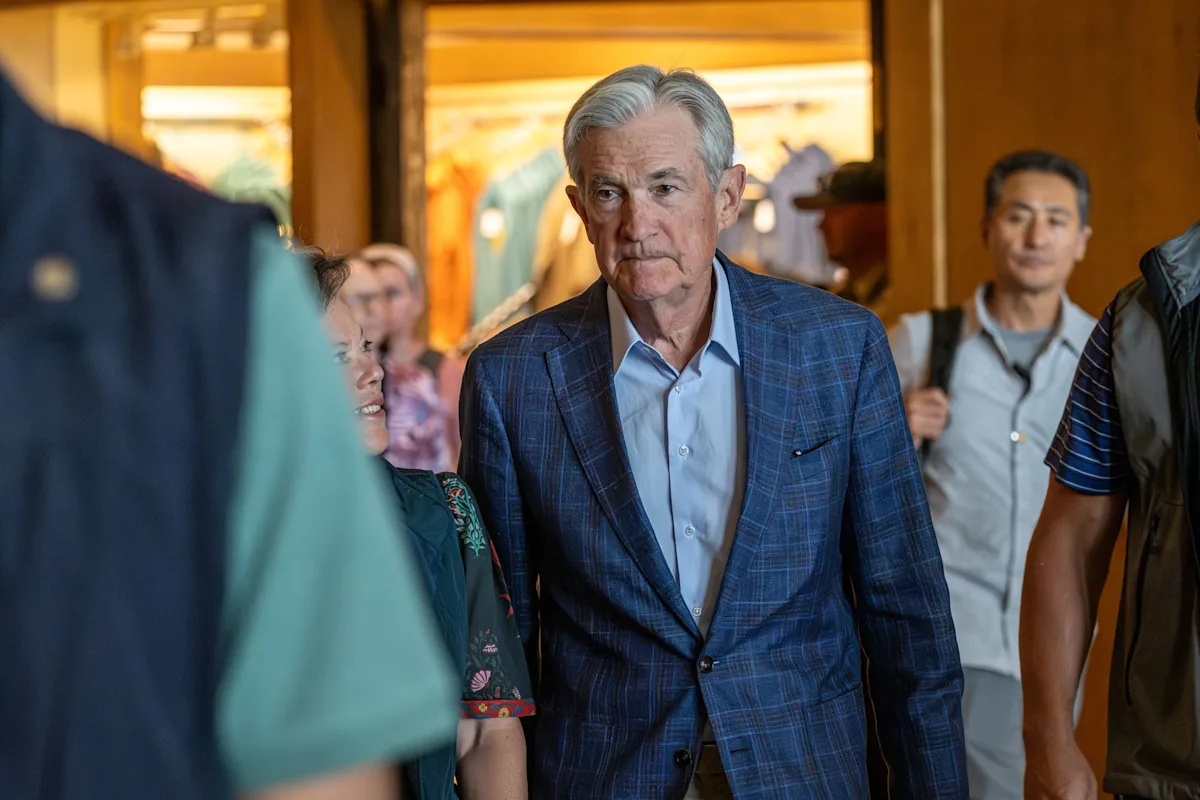 Fed Signals Steady Rates Amid Inflation and Labor Market Concerns