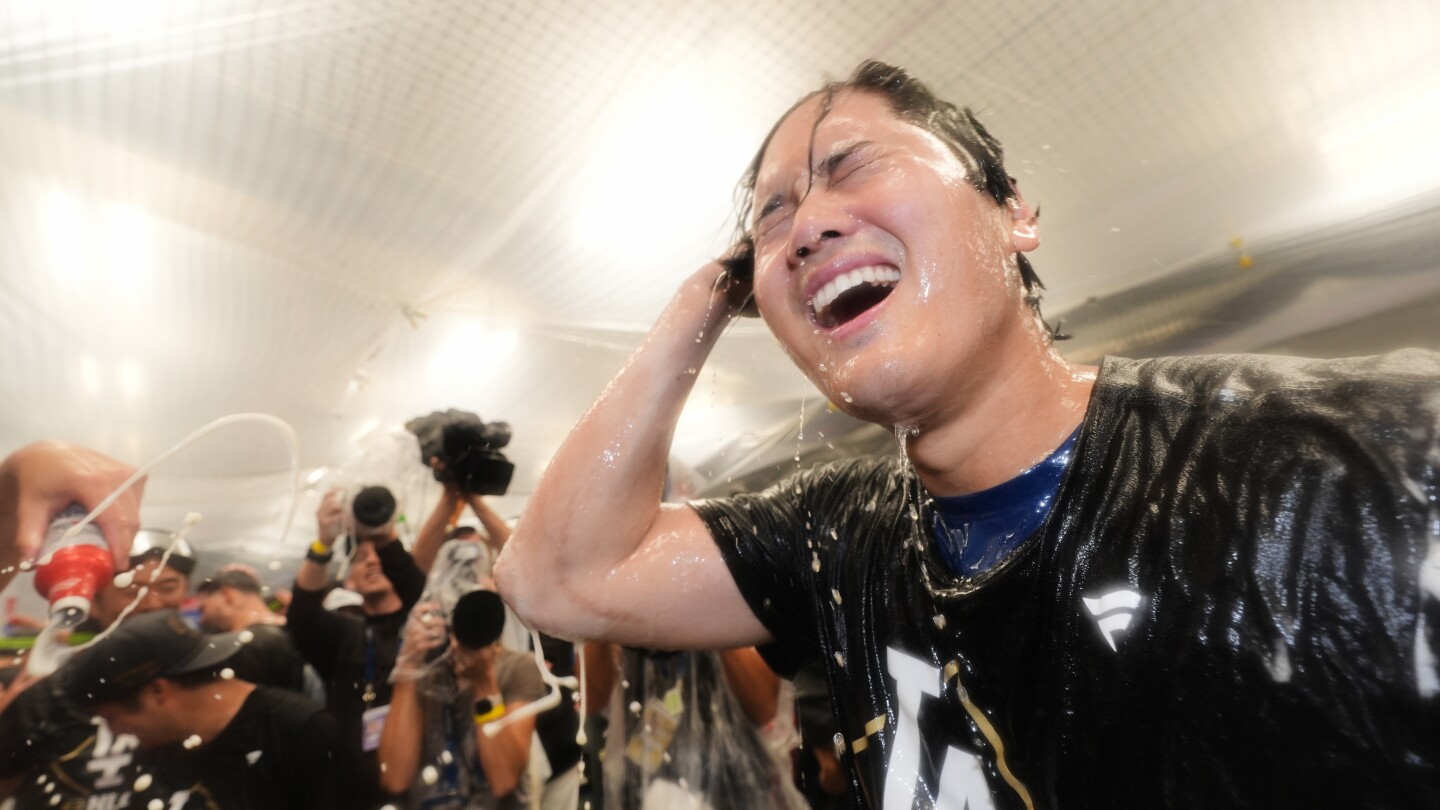 Featured image for Dodgers reach NLCS after Phillies' costly error in 11th inning