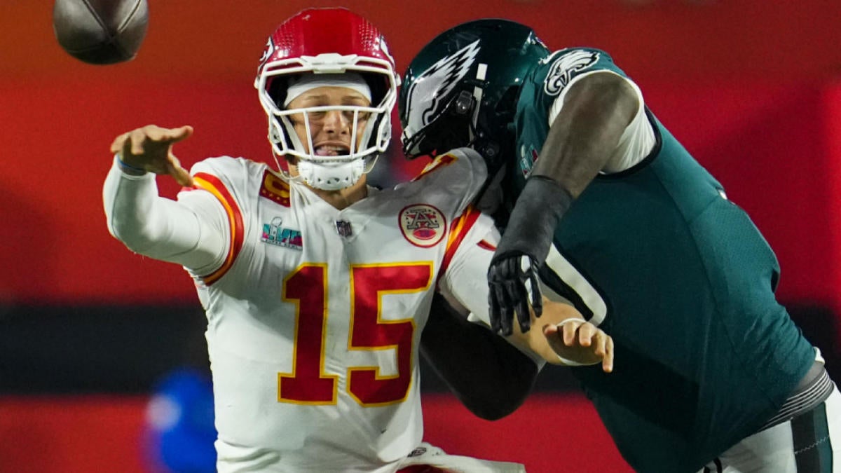 "Upsets and Showdowns: Eagles Stun Chiefs, Browns Triumph in AFC North Clash"