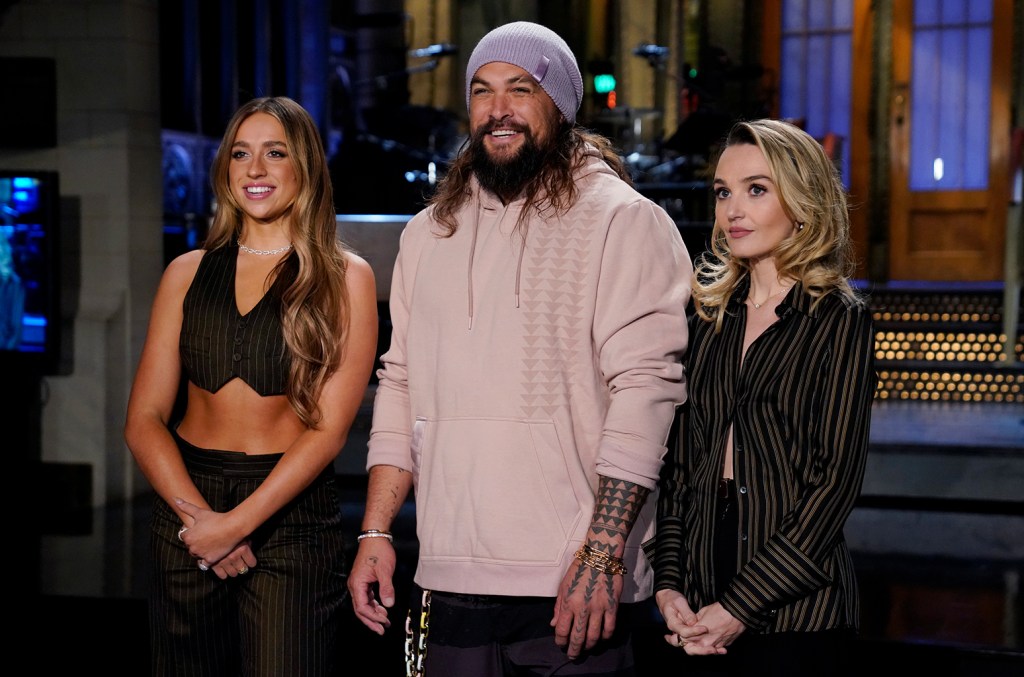 Featured image for Tate McRae's Electrifying 'SNL' Debut: Tribute, Heat, and New Songs