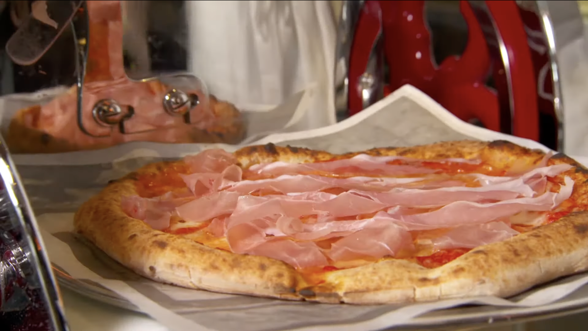 Featured image for Chipotle's Pizza Chain, Pizzeria Locale, Permanently Closes All Locations