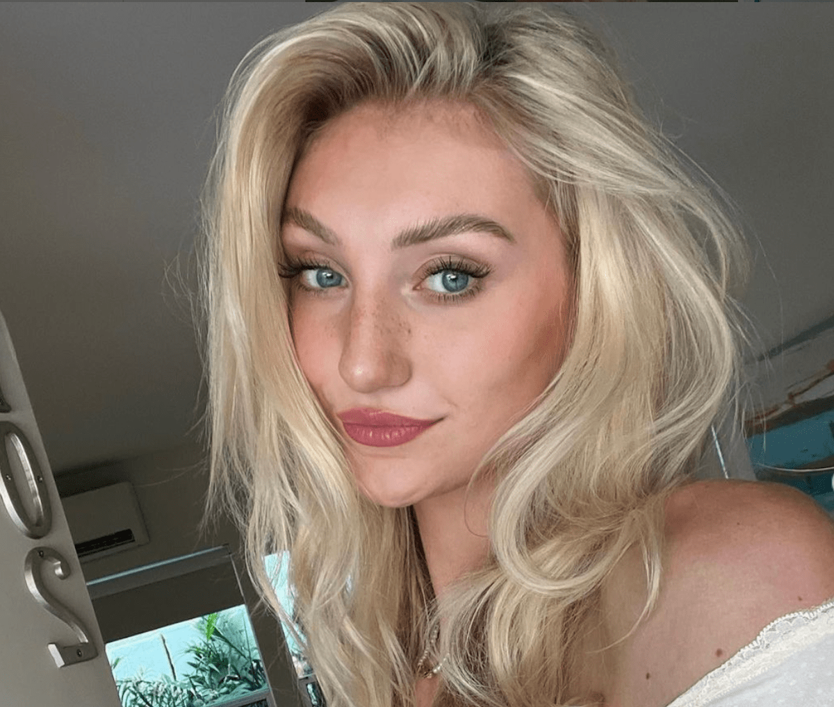 "Cameron Brink's Beachside Swimsuit Snapshot Makes Waves"