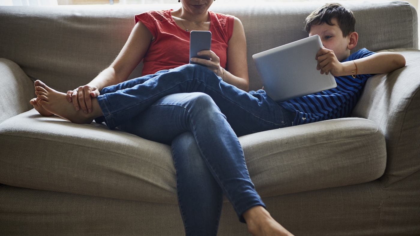 "Parents' Habits Key to Reducing Kids' Screen Time"