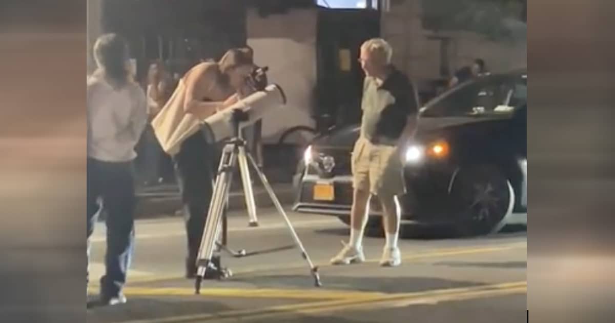 Brooklyn Man Offers Unique Saturn Viewing Experience in City Streets