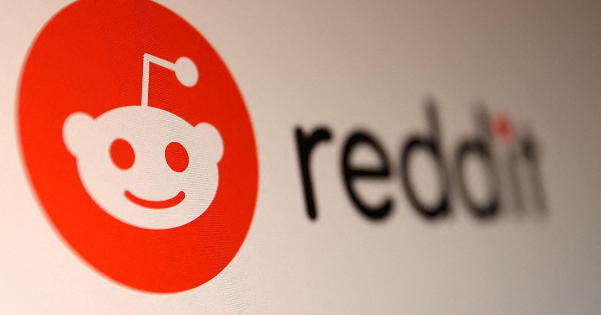 "Reddit's IPO Filing: $90.8 Million Losses, 21% Revenue Growth Revealed"