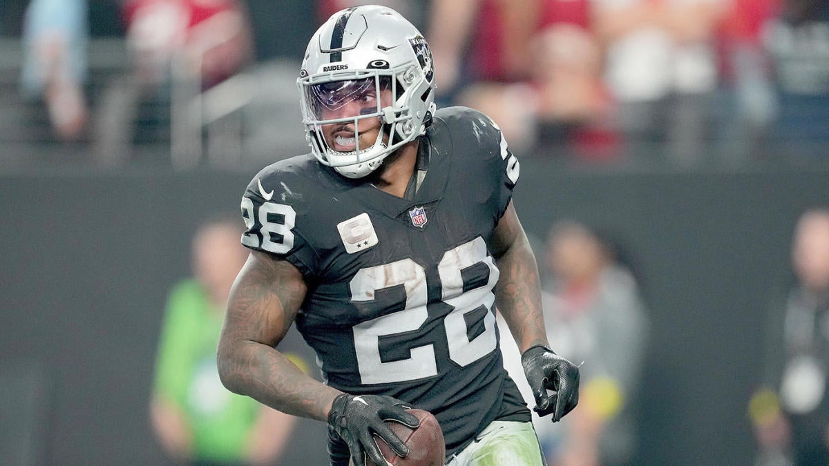 Josh Jacobs signs one-year, $12 million deal with Raiders