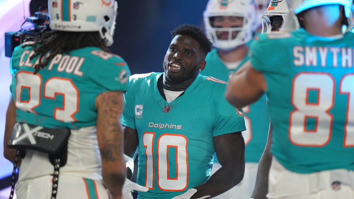 Featured image for Tyreek Hill's Injury Leaves Dolphins Fans and Bettors in Limbo