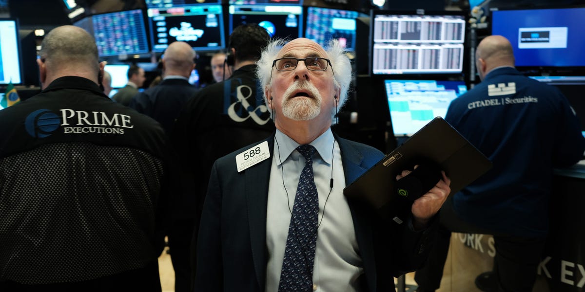 "2024 Market Forecast: Wall Street Predicts Soaring S&P 500 Amid Rate Cuts and Inflation Decline"