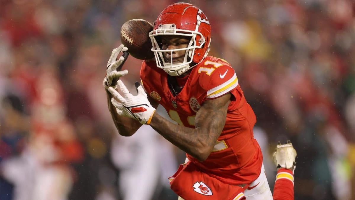 Featured image for "Mahomes Takes Responsibility for Chiefs' WR Struggles and Valdes-Scantling's Drop in Loss to Eagles"