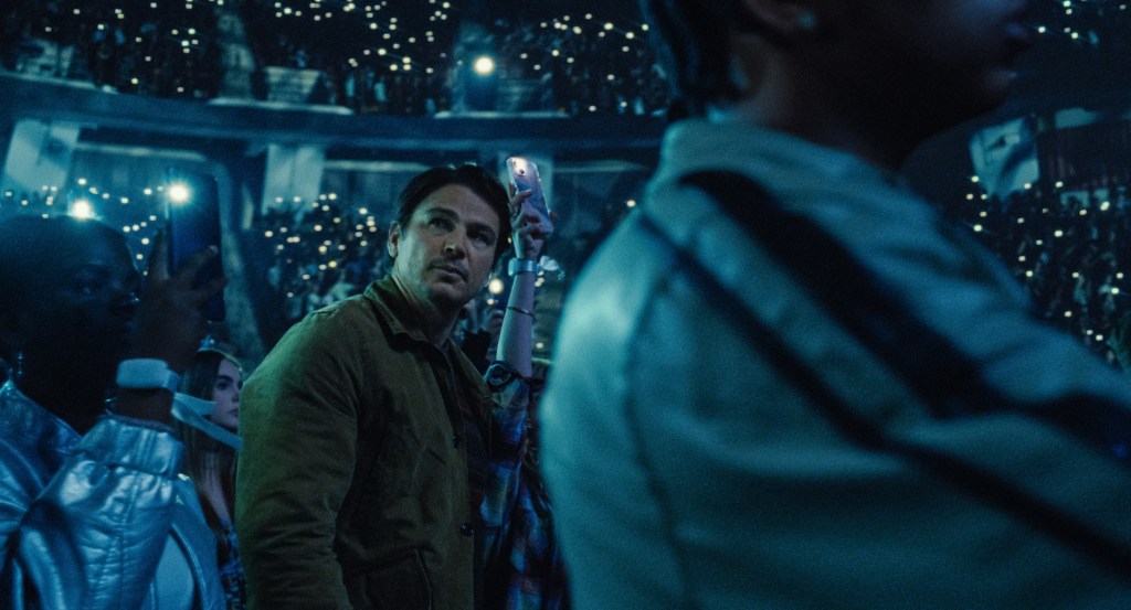 Featured image for Josh Hartnett Stars in M. Night Shyamalan's Concert Thriller 'Trap'