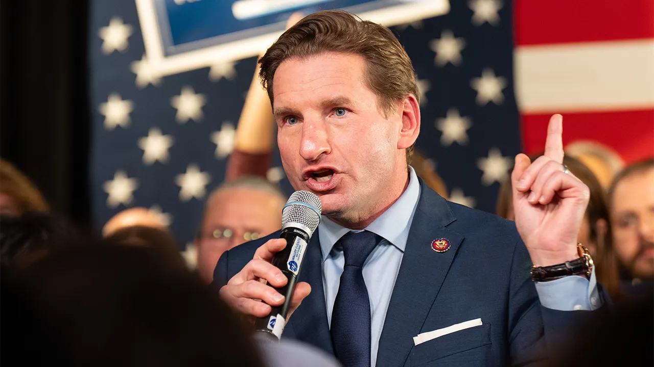 "Dean Phillips' Journey: From New Hampshire Loss to Vowing to Fight On"