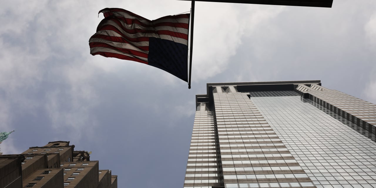 Wall Street's Bullish Outlook: Deutsche Bank and BMO Forecast Record Gains for S&P 500