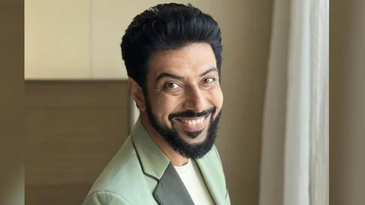 Featured image for "Chef Ranveer Brar's Hilarious Take on Banana Leaf Eating Goes Viral on Instagram"