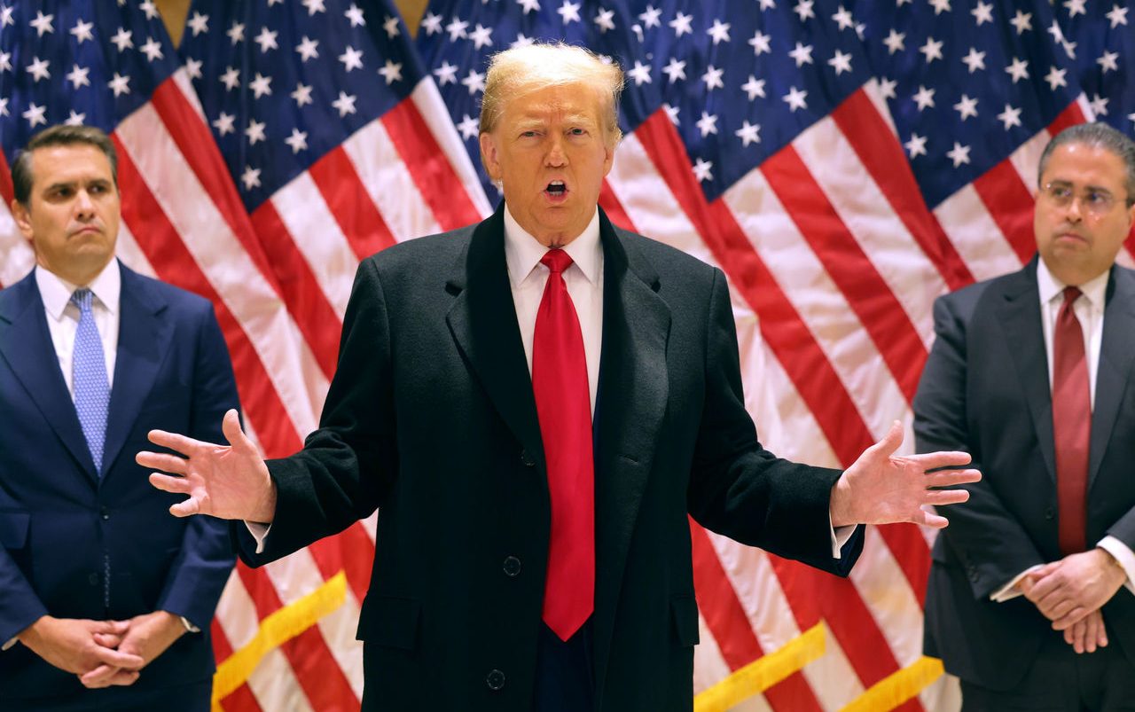 "Trump Accuses Obama of 'Spitting in the Face' of Americans"