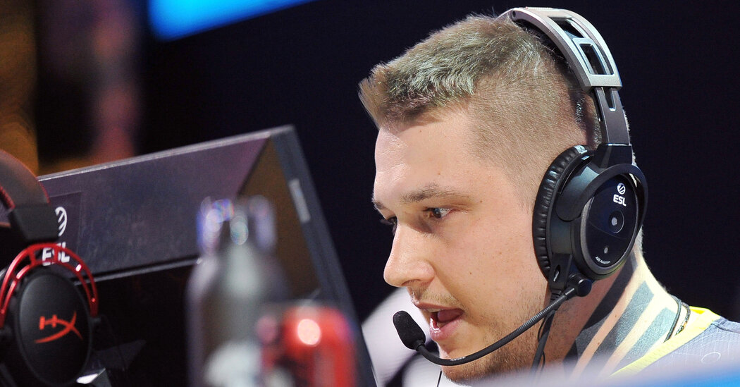 Featured image for Chinese University Expels Student Over Controversial Relationships, Sparking Online Debate