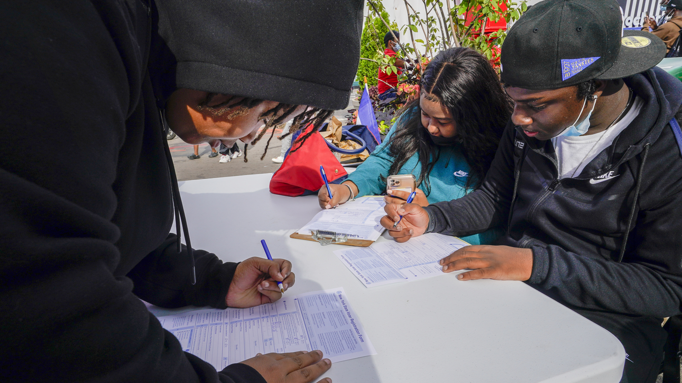 Featured image for State Initiatives to Boost Youth Voter Registration