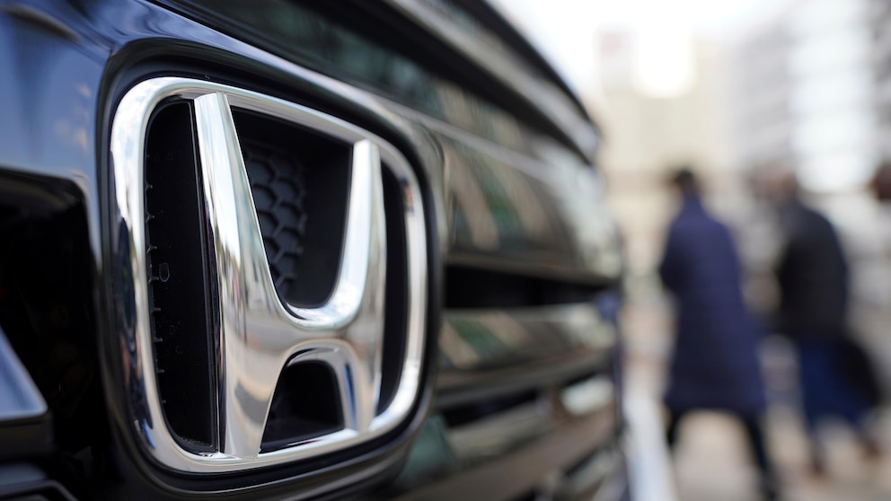 "Missing Piece in Seat Belt Pretensioners Prompts Honda to Recall Select Accords and HR-Vs"