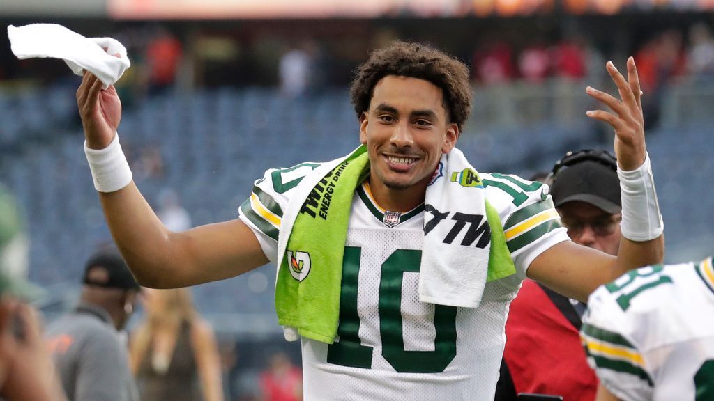 "Jordan Love leads Packers to victory over Bears in Week One showdown"