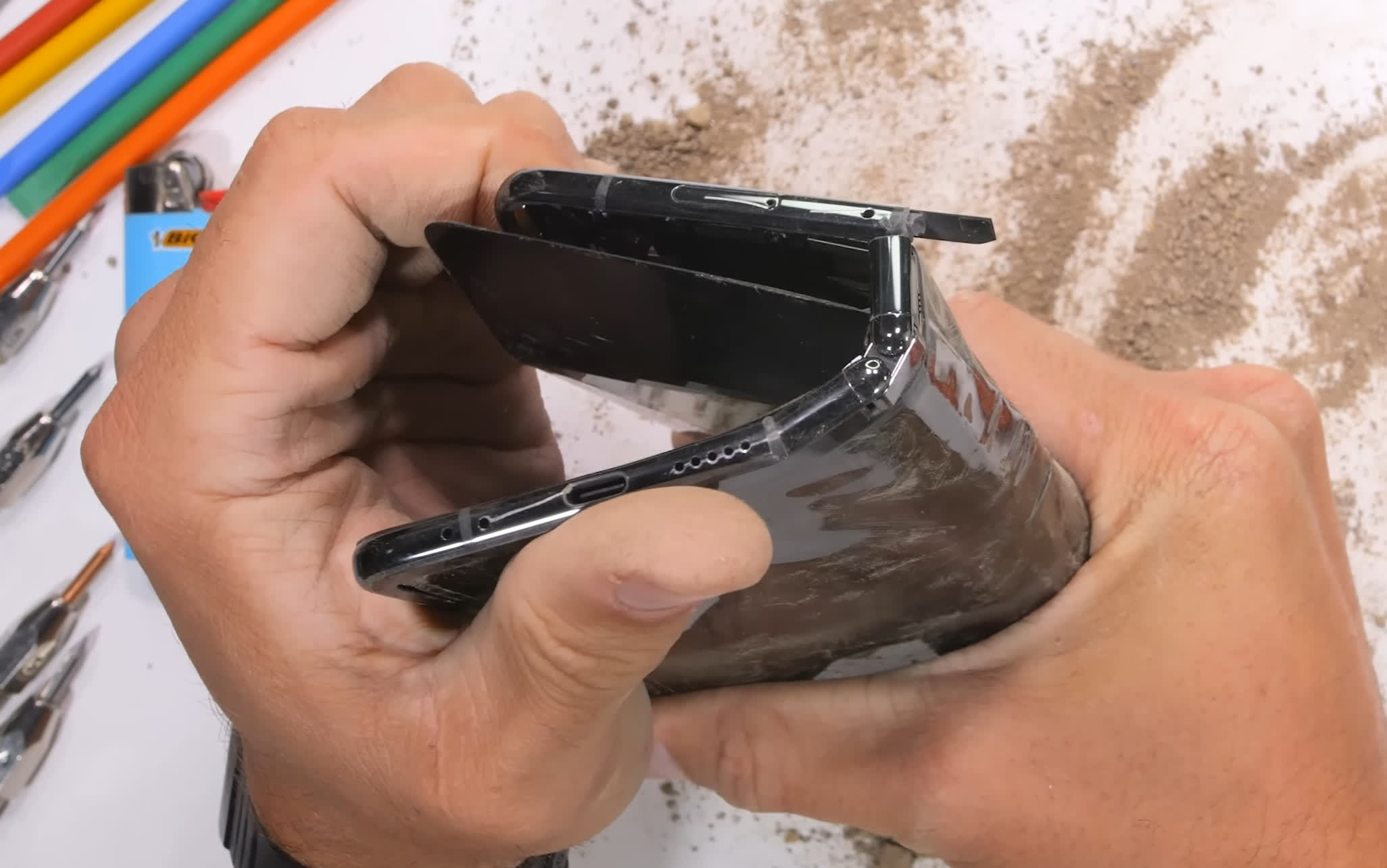Featured image for "Google Pixel Fold: Durability Test Failure and Repair Challenges Compared to Samsung's Galaxy Z Fold 4"