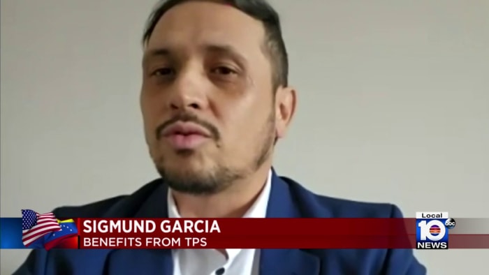 Featured image for "US Grants Legal Work Status to Venezuelan Migrants, Easing Deportation Fears"