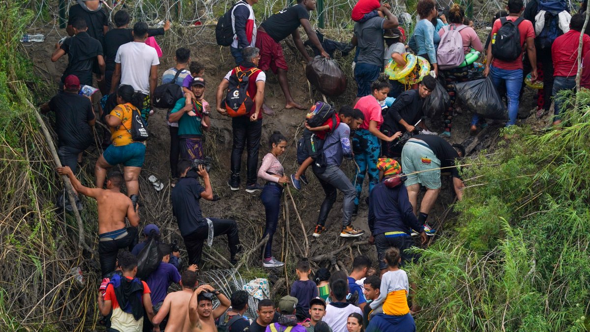 Title 42 expiration prompts surge in US-Mexico border crossings.