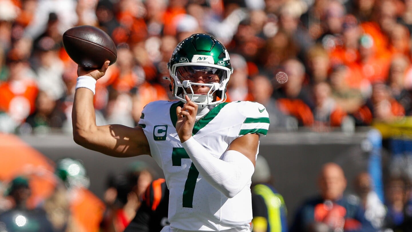 Featured image for Jets' QB Dilemma: Justin Fields to Start Amid Injuries and Uncertainty
