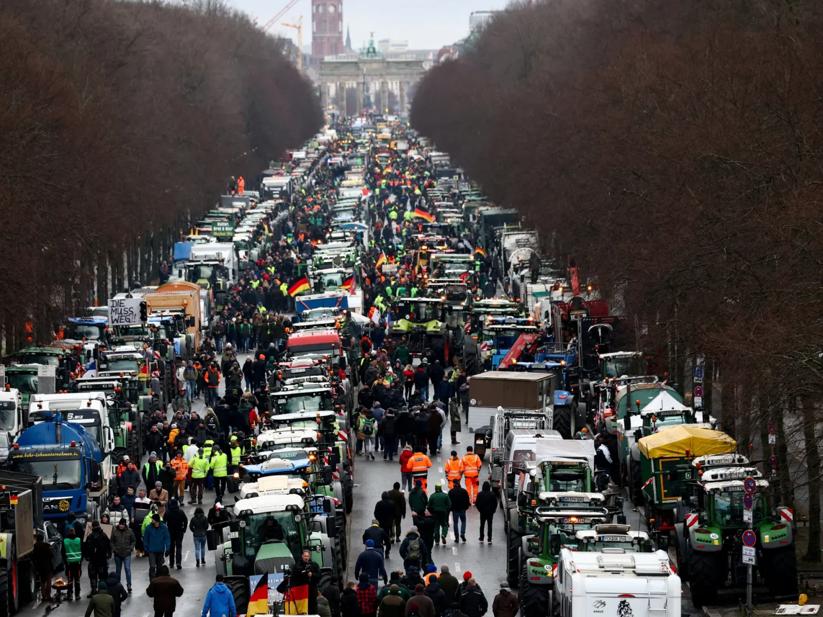 "German Farmers' Tractor Protests Disrupt Berlin Over Diesel Subsidy Cuts"