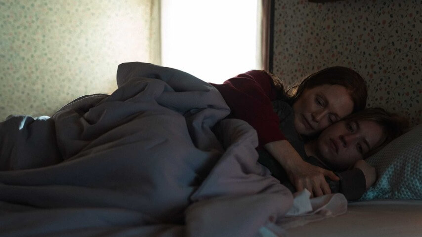 Featured image for Julianne Moore and Sydney Sweeney Shine in Tense Thriller 'Echo Valley'