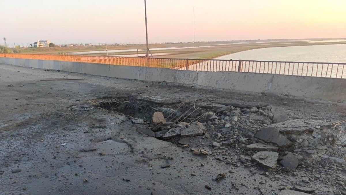 Ukraine Strikes Bridge Linking to Russian-Occupied Crimea