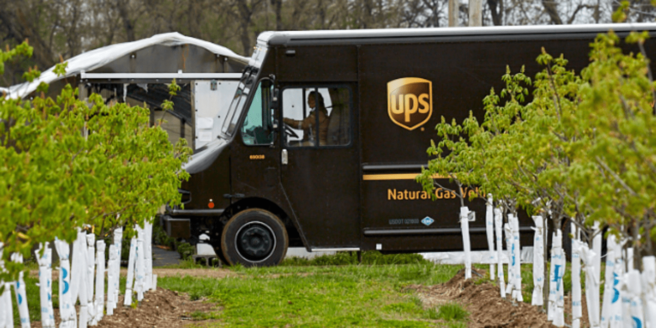 Featured image for UPS experiences significant stock selloff and warns of US economic downturn.