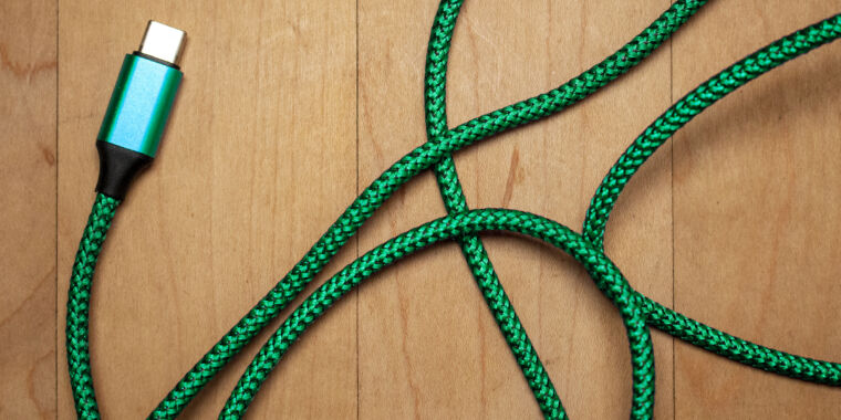 Featured image for "Windows 11 Testing 80Gbps USB Support and AI PC Update"