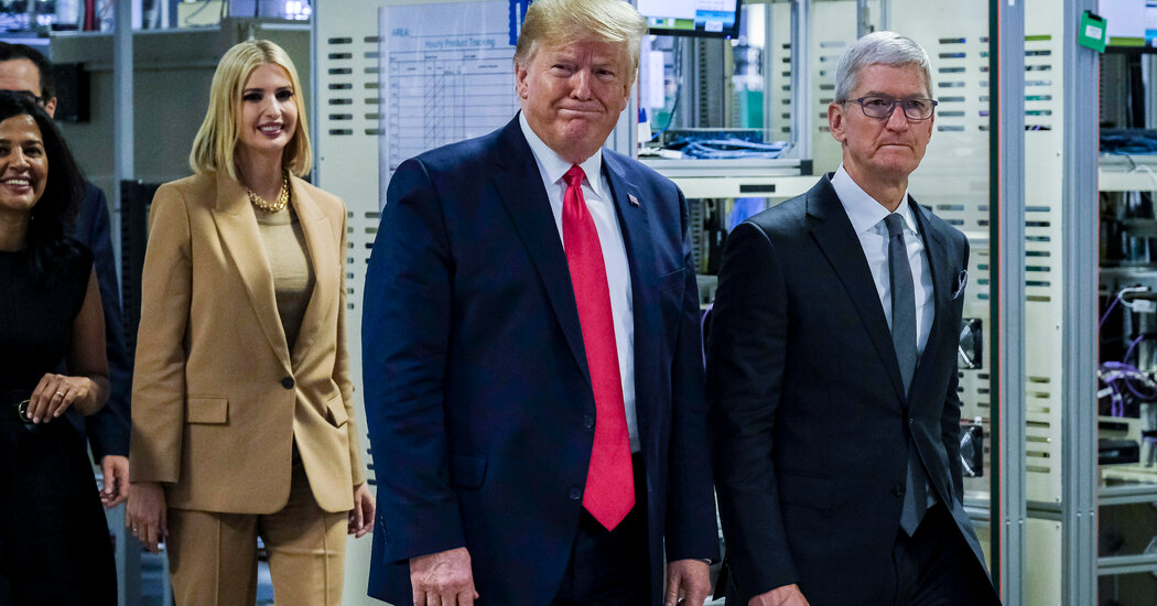 Featured image for Tim Cook and Trump to Discuss Tech Regulations at Mar-a-Lago