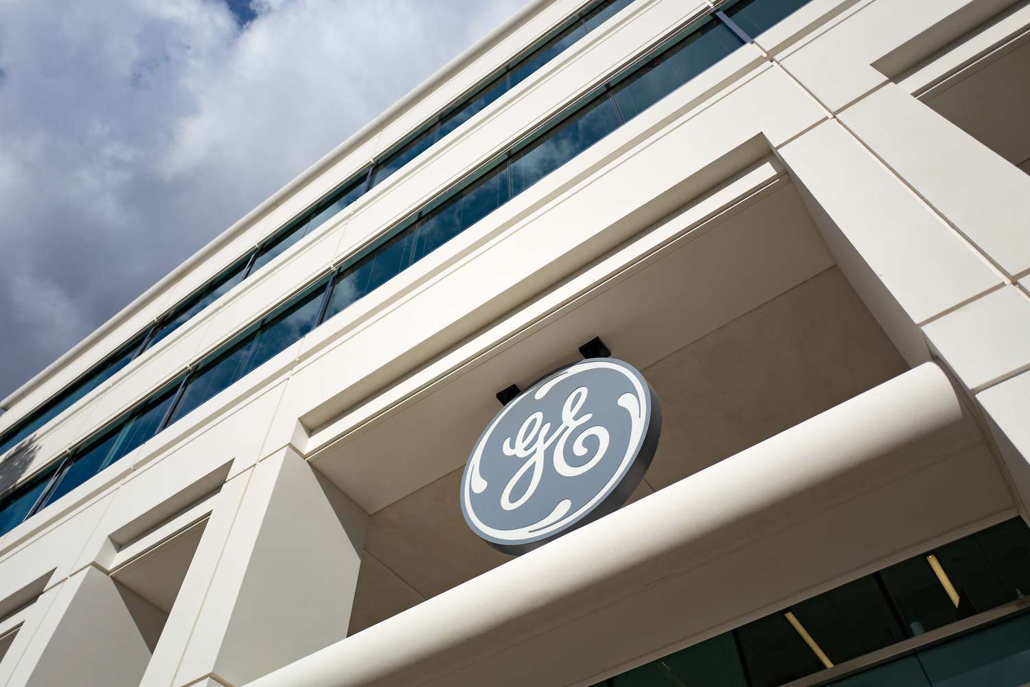 Aviation and EV Demand to Impact Q1 Earnings for GM and GE